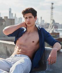 ALEX BARBER 62e5f9229bc5d.jpg