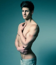 ALEX BARBER 62e5f9a0a75cd.jpg