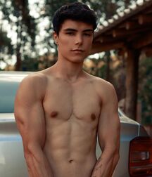 IGOR DENALI - BRAZILIAN MODEL 62ef8e1e9d938.jpeg