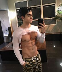 HENRIQUE LIMA - BRAZILIAN MODEL 62f52bc25b838.jpg