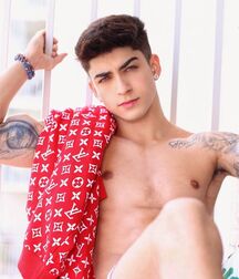 HENRIQUE LIMA - BRAZILIAN MODEL 62f52bdf6ce4b.jpg