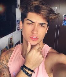 HENRIQUE LIMA - BRAZILIAN MODEL 62f52c2932e51.jpg