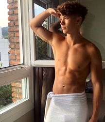 IONUT SPIRIDON - ROMANIAN MODEL 62fba7470ee22.jpg