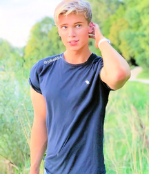 From Ian kisses twink tube 613d5c0b29860.png