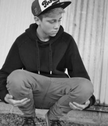 From Ian sweet kisses Twink Tube 6193010952fd2.jpg