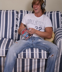 Vic & Miroslav twink couch boys porn 62ed921b4fe7d.jpg