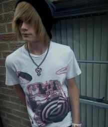 Emo22 A 614b19b59898d.jpg