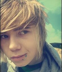 Emo Boys Sexy Summer Vacation 62b1d6f53c55b.jpg