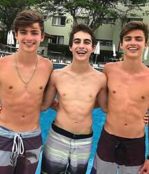 Joop May Hottie Homemade Selfies Gay Porn Boys 6261fdaccc180.jpg