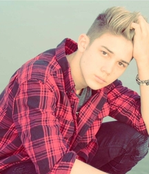 singer grant knoche 5b36b7985fa1e.jpg