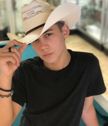 singer grant knoche 5b36b79c4fad4.jpg