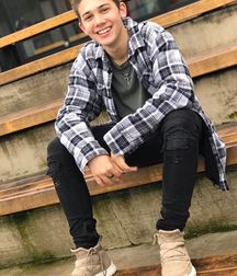 singer grant knoche 5b36b7af2e949.jpg