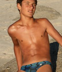 boy-idols 5b3faa61708ef.jpg
