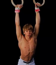 russian gymnast 5b4937adb6043.jpg