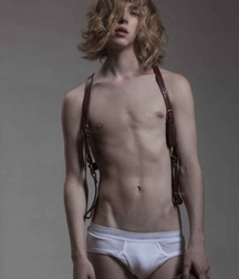 long haired boys 5b9179303bc85.jpg