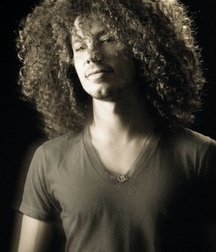 long haired boys 5b91793559c7f.jpg