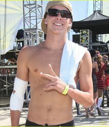 skateboarder ryan sheckler 5bb1911b9a7d9.jpg