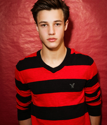cameron dallas 5bb24cb1bc24c.jpg