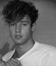 cameron dallas 5bb24cc4d0a0f.jpg