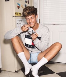 cameron dallas 5bb24cc815315.jpg