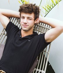 cameron dallas 5bb24cd2c6204.jpg