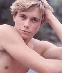 actor chris atkins 5daea5683ad9e.jpg