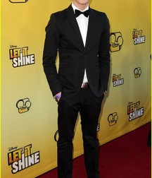 cody simpson 5dc3944978971.jpg