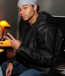 corbin bleu 5dc50563ab94a.jpg