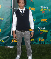 corbin bleu 5dc5057ae130f.jpg