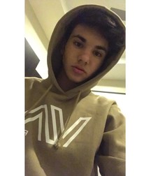 daniel skye 5dc77971692ba.jpg
