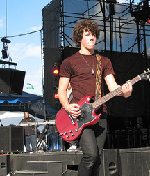 nick jonas 5dea069fa758b.jpg