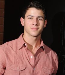 nick jonas 5dea06aa7ca56.jpg