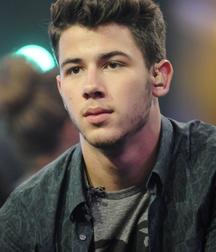 nick jonas 5dea06b1317af.jpg