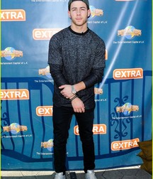 nick jonas 5dea06bd340ed.jpg
