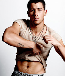 nick jonas 5dea06c0378a6.jpg