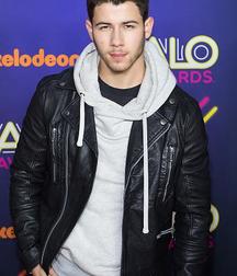 nick jonas 5dea06c8dc746.jpg