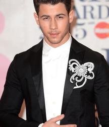 nick jonas 5dea06ca86fde.jpg