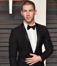 nick jonas 5dea06d18018d.jpg