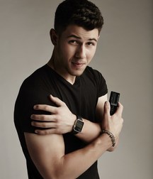 nick jonas 5dea06d40ae70.jpg