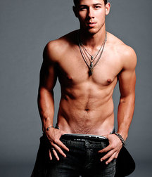nick jonas 5dea06d82da15.jpg