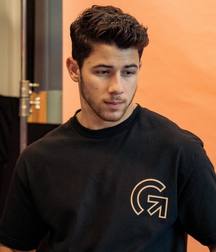 nick jonas 5dea06e998809.jpg