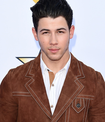 nick jonas 5dea06f0e5d55.jpg