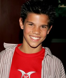 actor taylor lautner 5e3a2e8739eb2.jpg