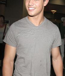 actor taylor lautner 5e3a2e8a656d8.jpg