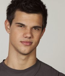 actor taylor lautner 5e3a2e9635070.jpg