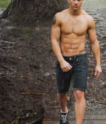 actor taylor lautner 5e3a2e9a220c8.jpg