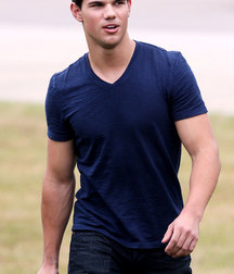 actor taylor lautner 5e3a2e9b67fc9.jpg