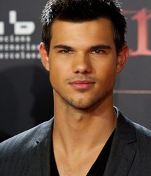 actor taylor lautner 5e3a2e9f1f5b1.jpg
