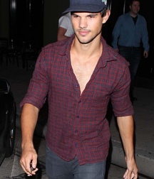 actor taylor lautner 5e3a2ebf2a533.jpg
