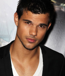 actor taylor lautner 5e3a2ec30235e.jpg